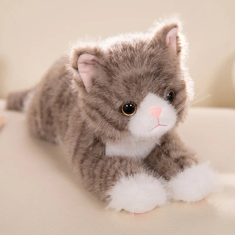 Grande peluche de chat marron realiste
