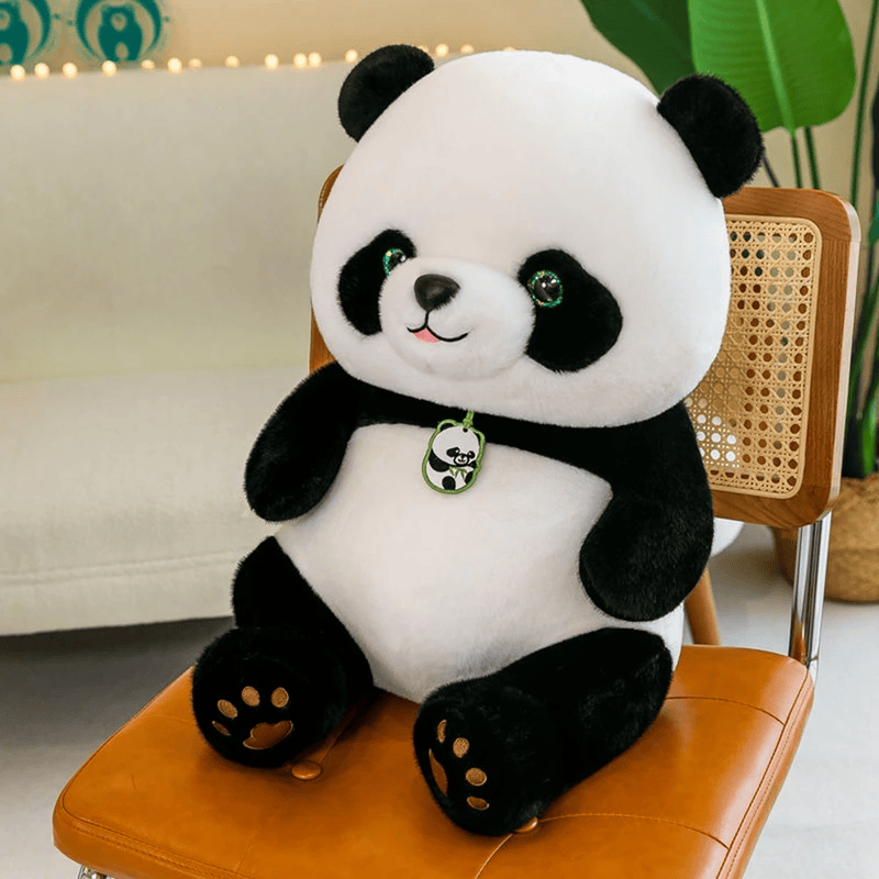 La peluche panda mignonne sur une chaise Image