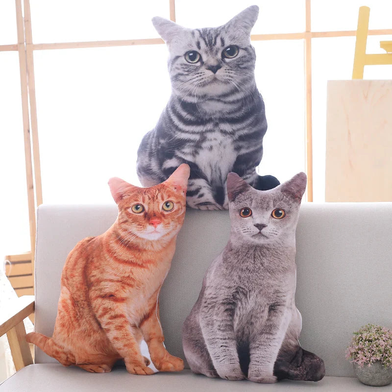 Trois peluches chats en oreillers