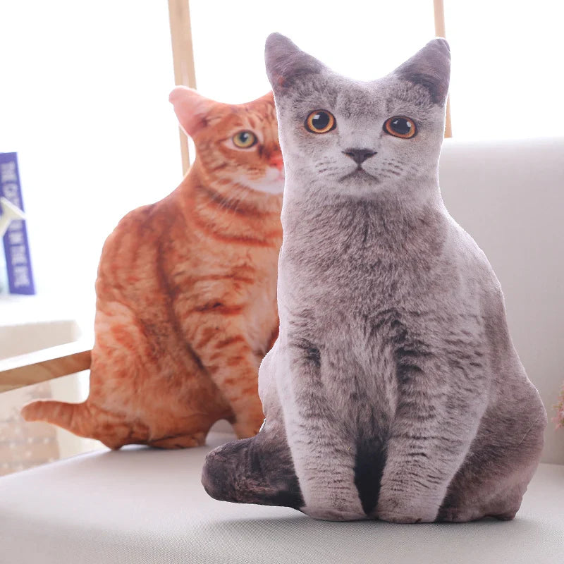Deux peluches chats en oreillers