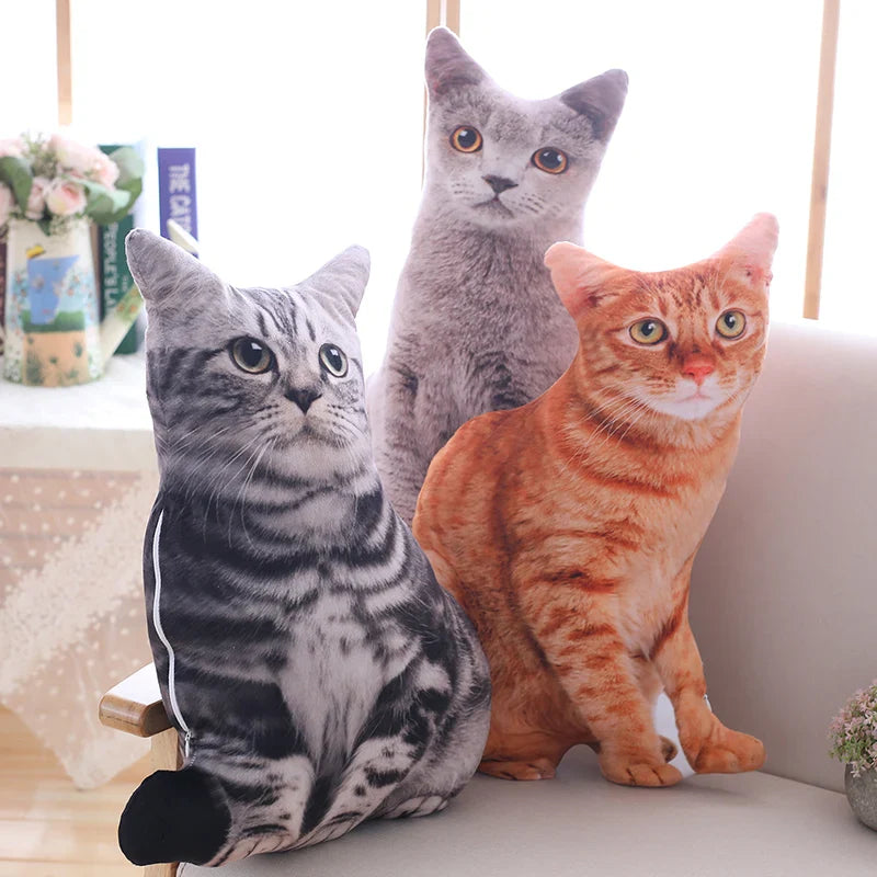 Trois peluches chats en oreillers