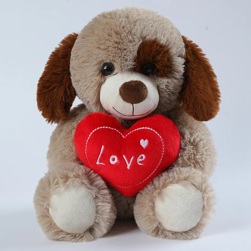 Ours brun en peluche avec un coeur