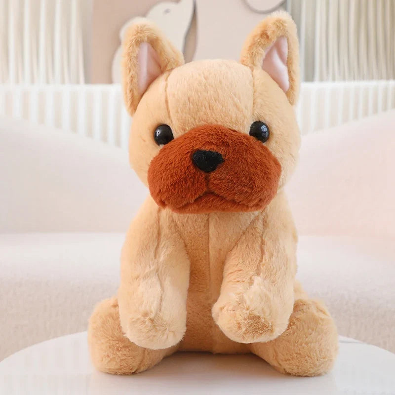 Peluche chien brun Bouledogue Français sur un canapé