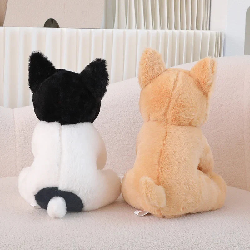 Deux peluches chiens Bouledogue Français de dos sur un canapé