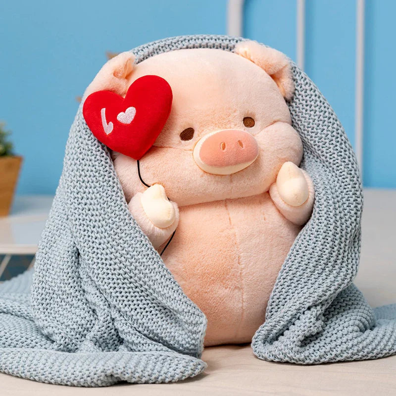 Peluche cochon amoureux caché sous une couverture