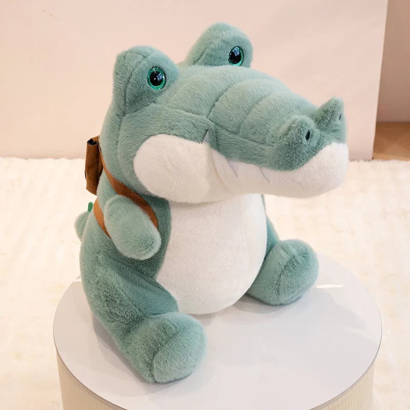 Peluche crocodile bleu écolier sur un tabouret