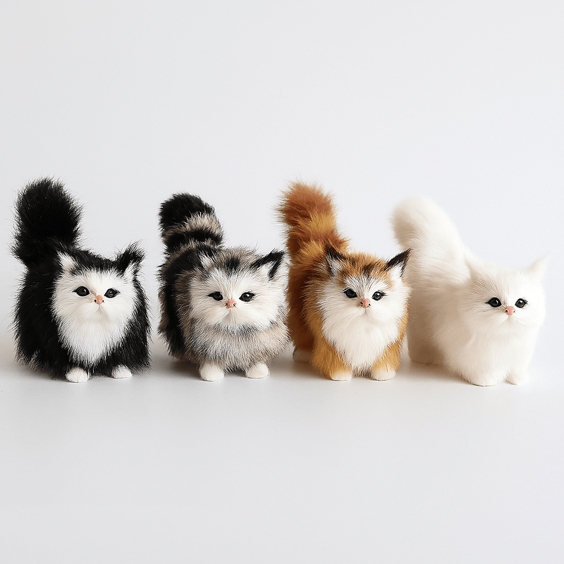 Quatre peluches de chats réaliste