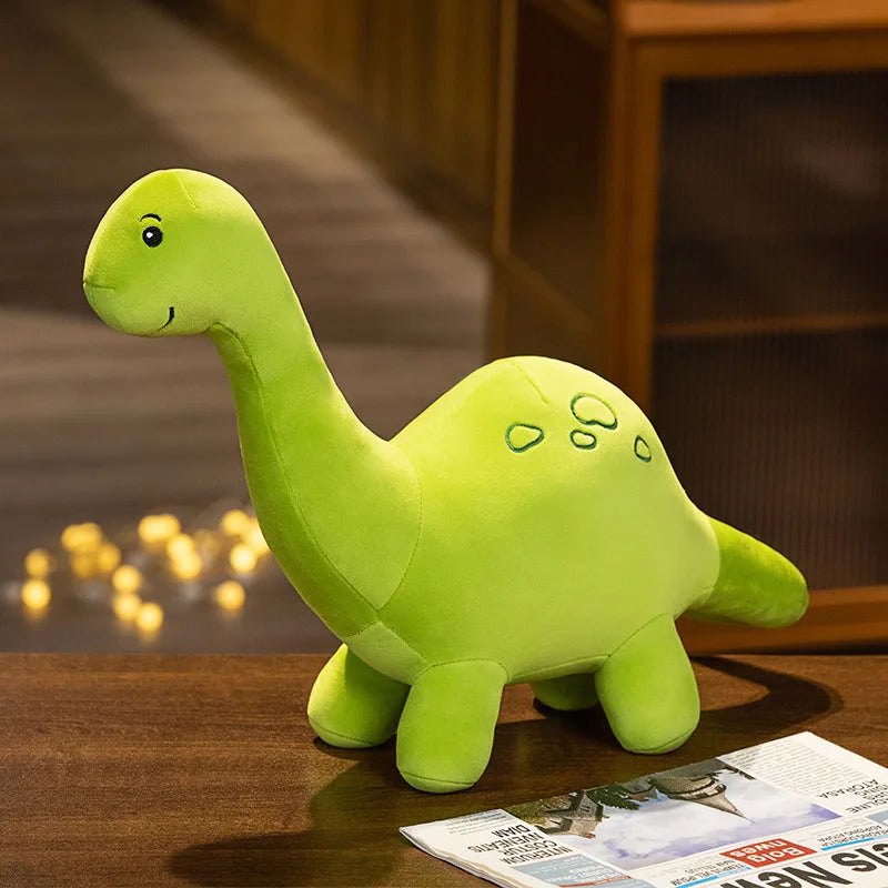 Peluche diplodocus verte sur une table