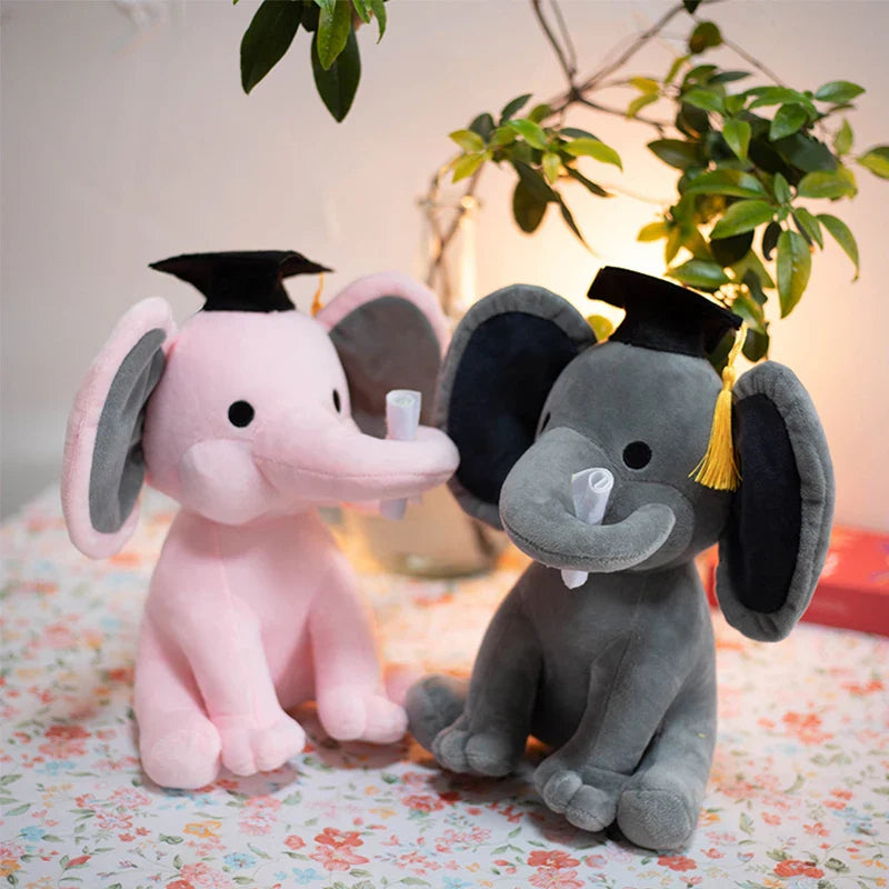 Deux peluches éléphants rose et grise diplômé sur une table Image