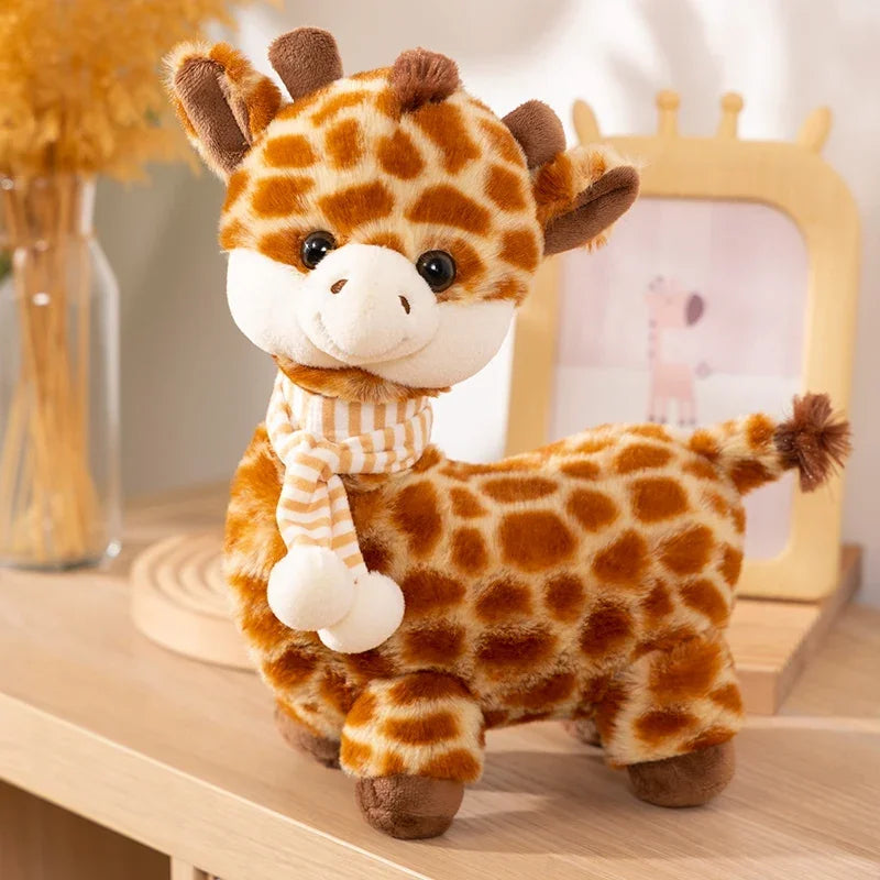 Une peluche girafe avec une écharpe sur un meuble