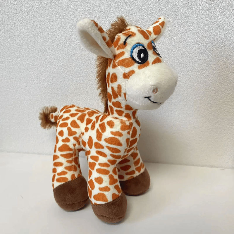 Peluche girafe mignonne debout de profil