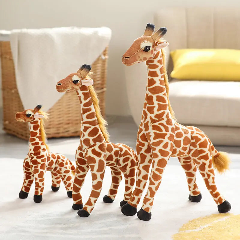 Trois peluches girafes réaliste sur un tapis