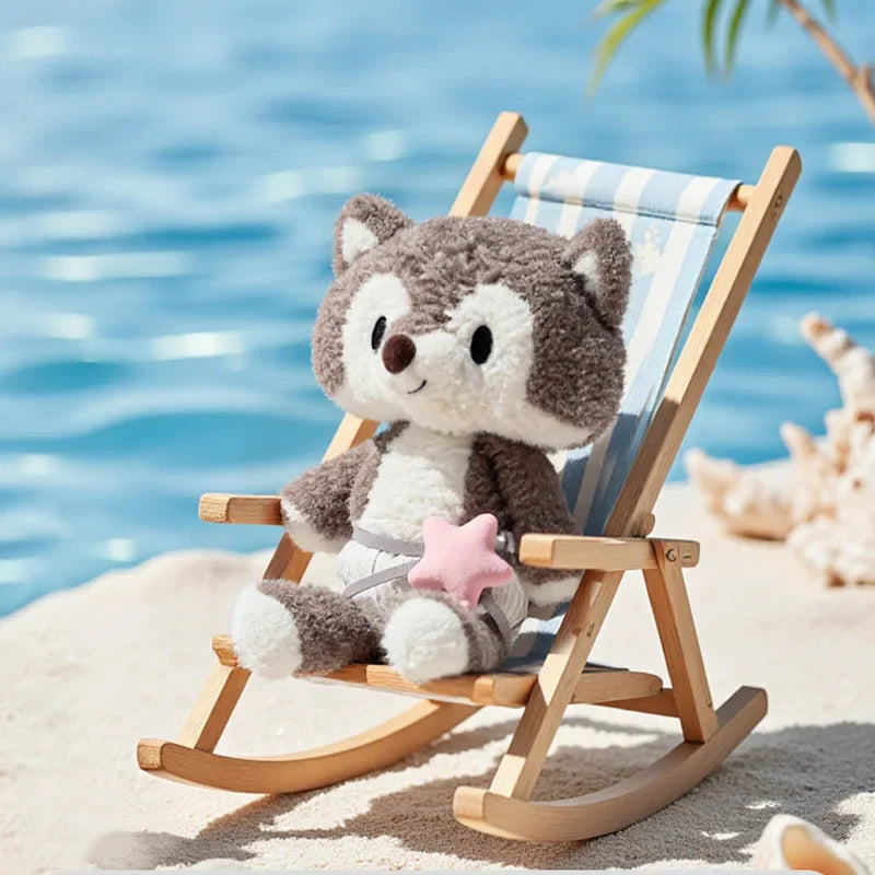 Peluche loup de conte de fées sur transat sur plage Image