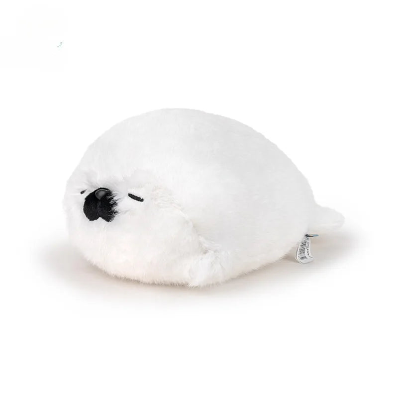 Peluche loutre blanche de mer sur un fond blanc