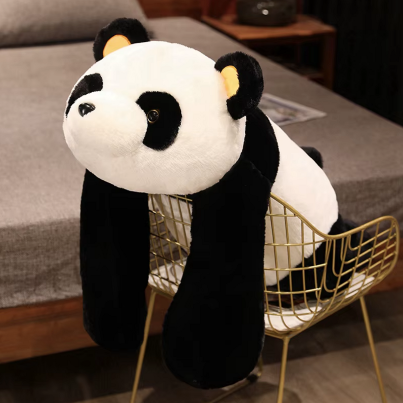 Une peluche panda xxl sur une chaise  Image