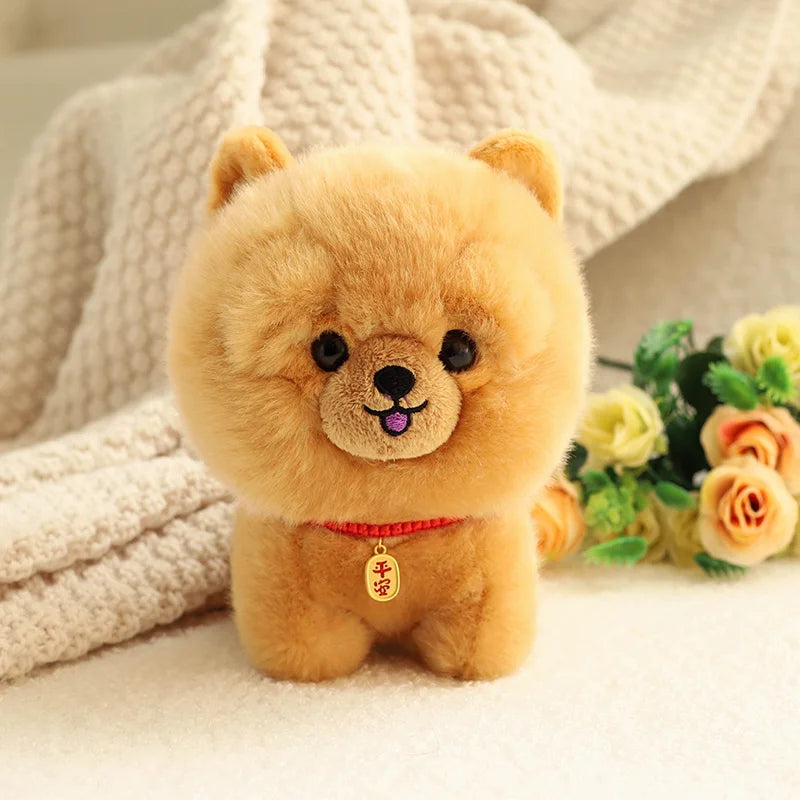 Peluche petit chien chow chow sur un tapis 