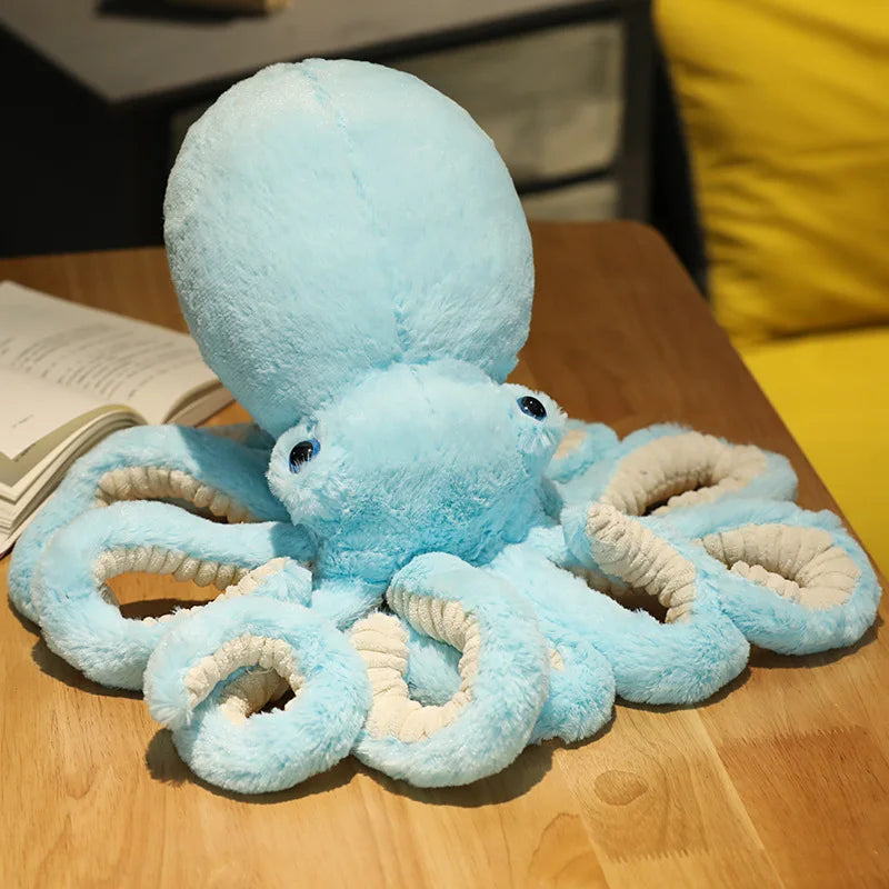 Peluche pieuvre douce bleue sur une table