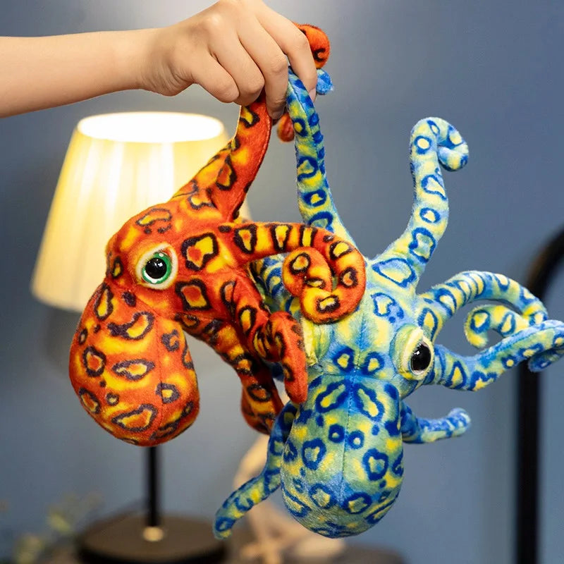 Deux peluches pieuvres tachetés tenue par les tentacules par une fille Image