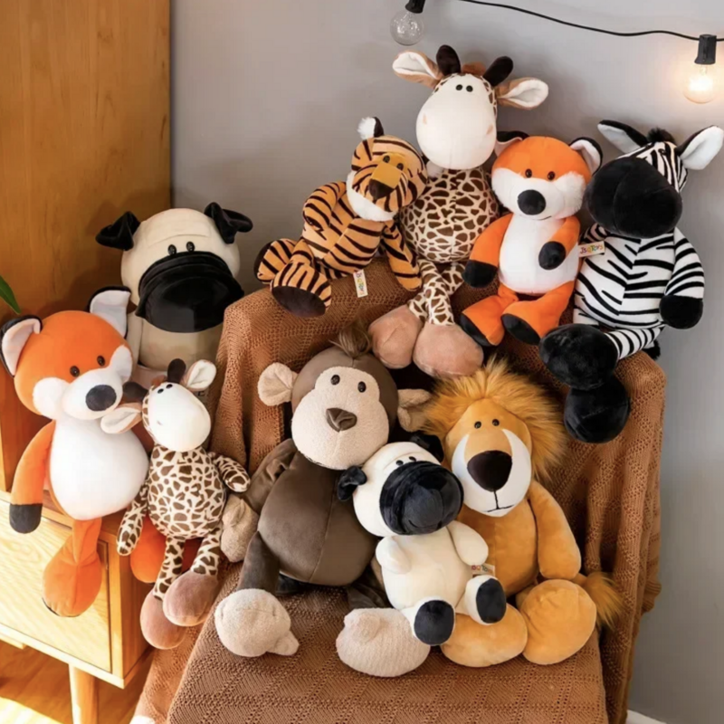 Peluche renard moelleuse dans un zoo de peluche Image