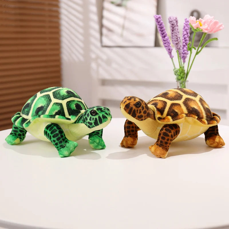 Deux peluches tortues écailles sur un bureau blanc Image