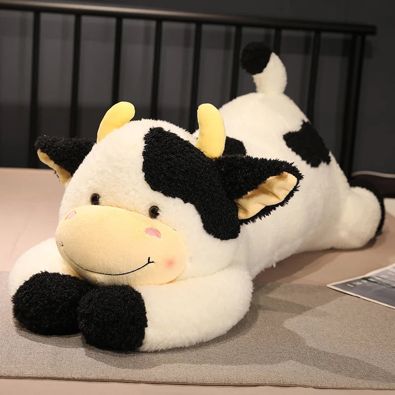 Peluche vache xxl sur un lit